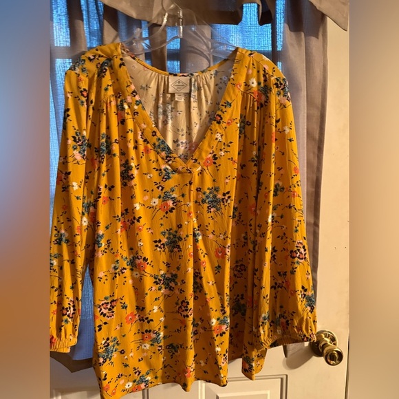 St. John’s Bay yellow ,floral pit to pit 24in. From shoulder to hem 26 inches . - Picture 1 of 6